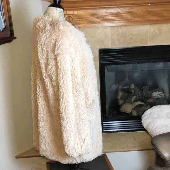 COAT FAUX FUR RARE! - Picture 6 of 12